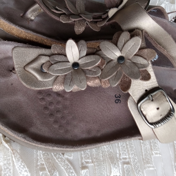 Mephisto Thong Sandals - Picture 2 of 8